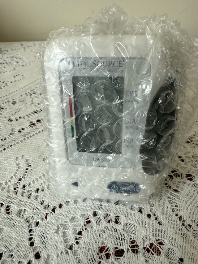 Blood Pressure WRIST Monitor (New) - photo 3