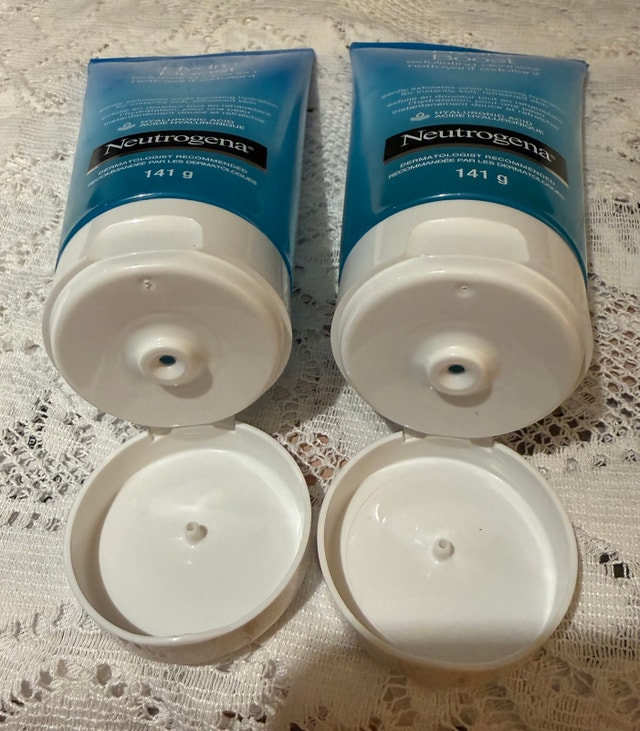 2 Neutrogena Hydro Boost Cleansers (Full-Size) - photo 3