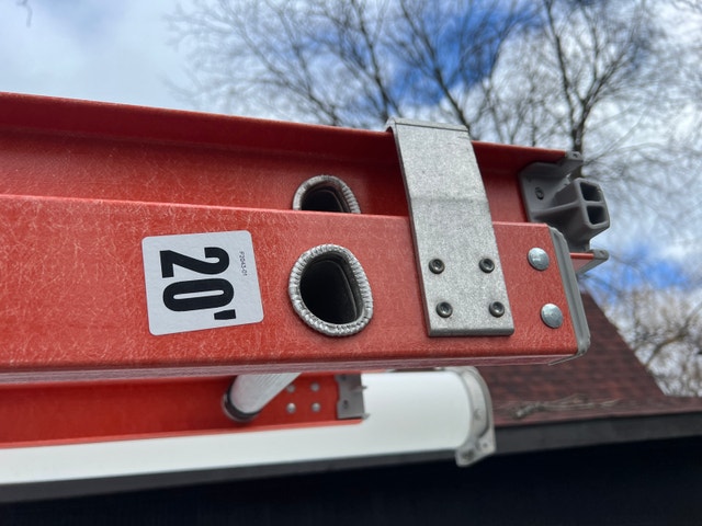 Louisville Ladder 20 ft Fiberglass Extension Ladder - photo 2