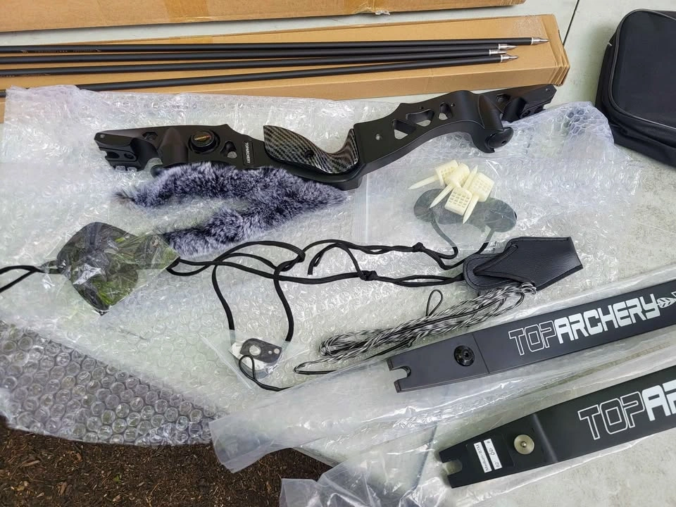 Brand new TOPARCHERY ILF Recurve Bow Set - photo 2