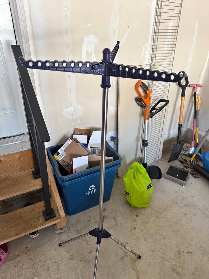 Portable Tripod Clothes Drying Rack - Collapsible