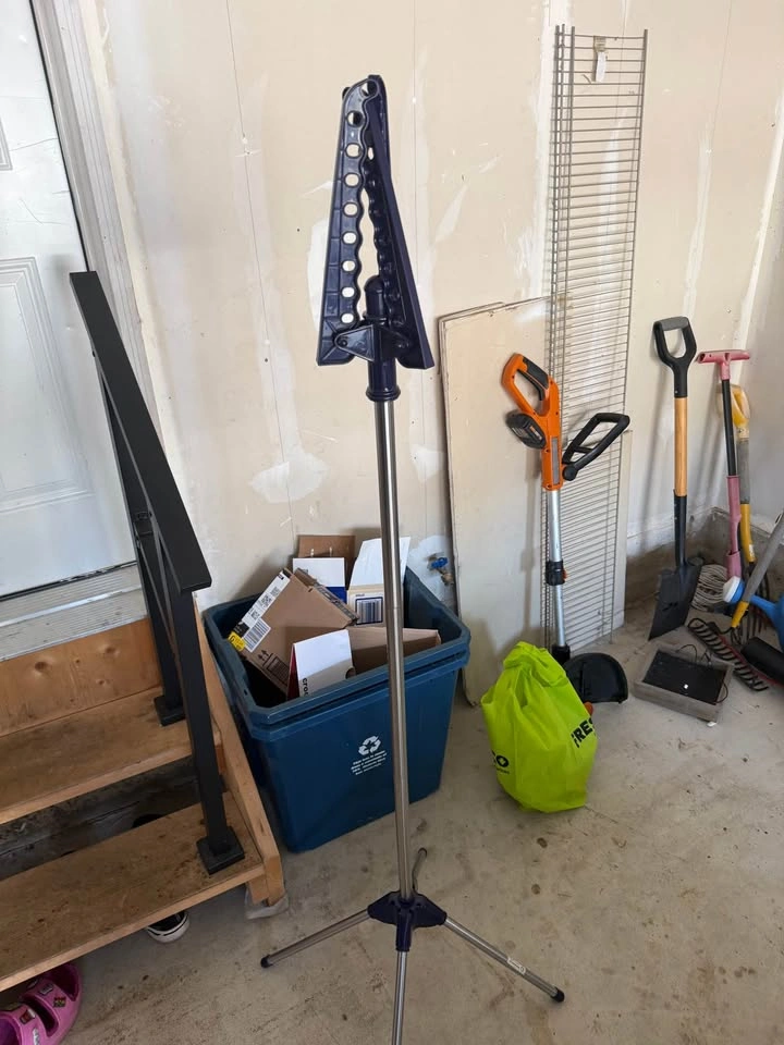 Portable Tripod Clothes Drying Rack - Collapsible - photo 2