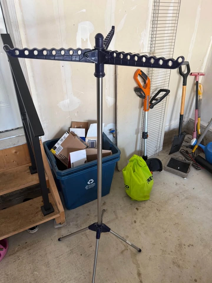 Portable Tripod Clothes Drying Rack - Collapsible - photo 3