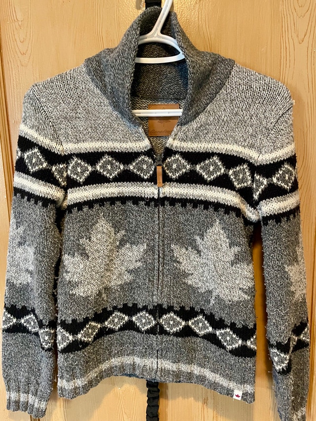 Canadiana Knit Maple Leaf Sweater - Youth Large - photo 2