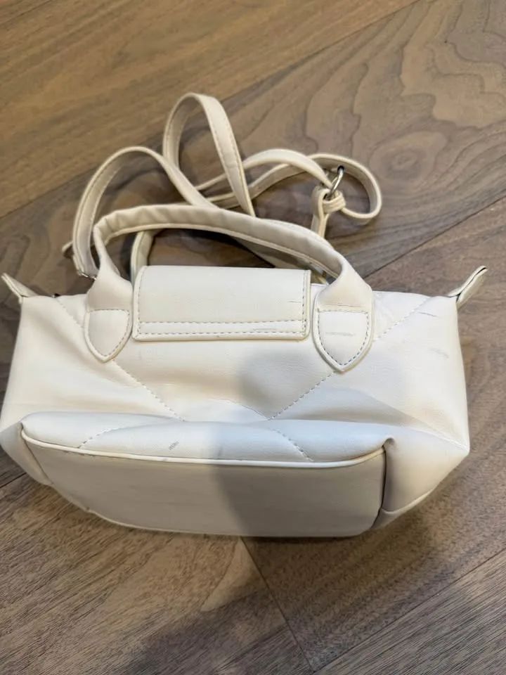 White cross body removable strap white cream tote purse image indicator(2)