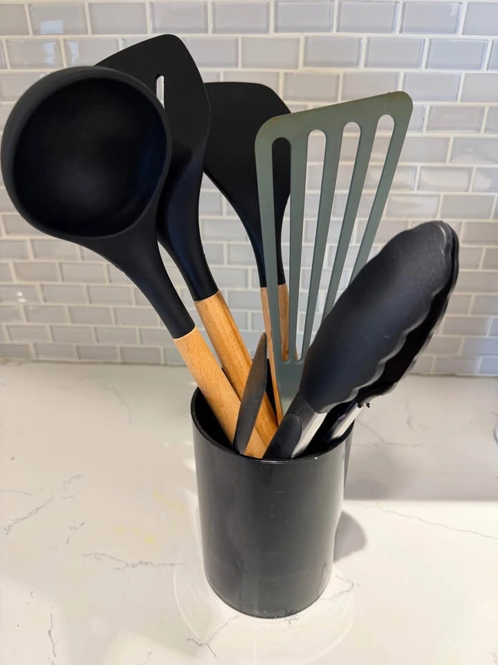 Oannoo Kitchen Utensil Set with Holder – Black & Wood - photo 2