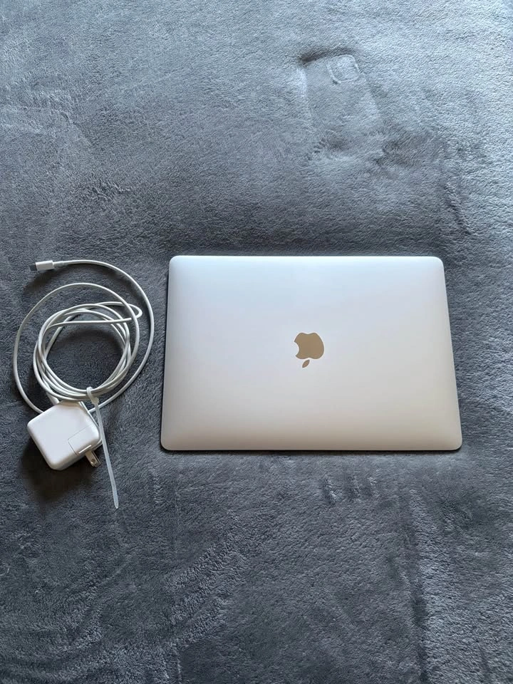 MacBook Air 13in 2020 - photo 2