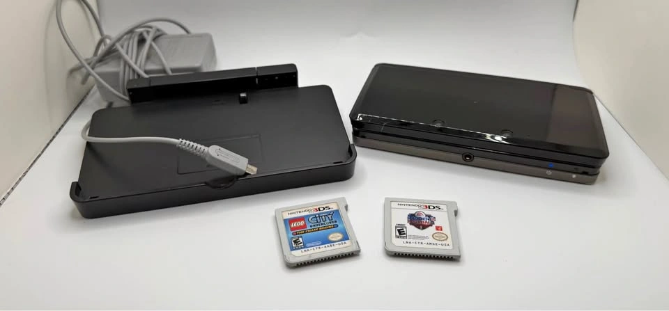 Nintendo 3DS Cosmic Black - CFW Modded | 32GB SD | Dock + Charge