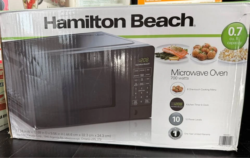 Brand New Hamilton Beach Microwave - 0.7 cu ft - photo 3