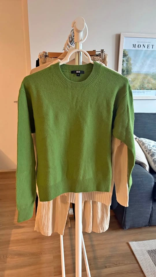Uniqlo Wool Sweater Size S