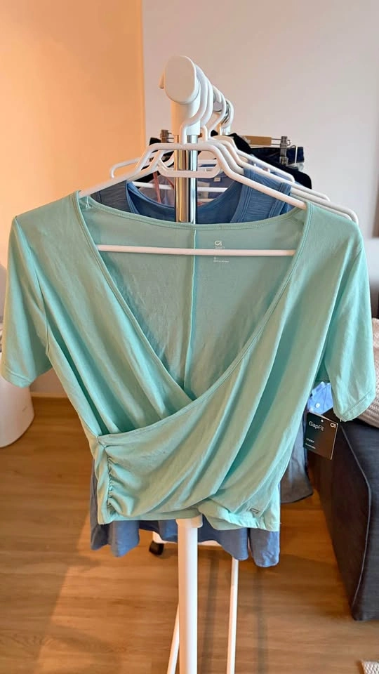 Women’s gym tops bundle 4 for $5 GAP
