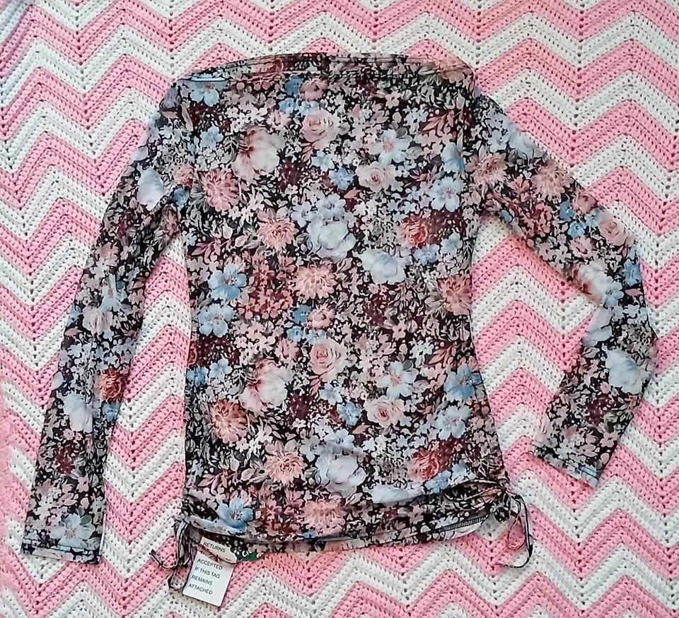 NEW Floral Sheer Long Sleeve Womans Medium Top