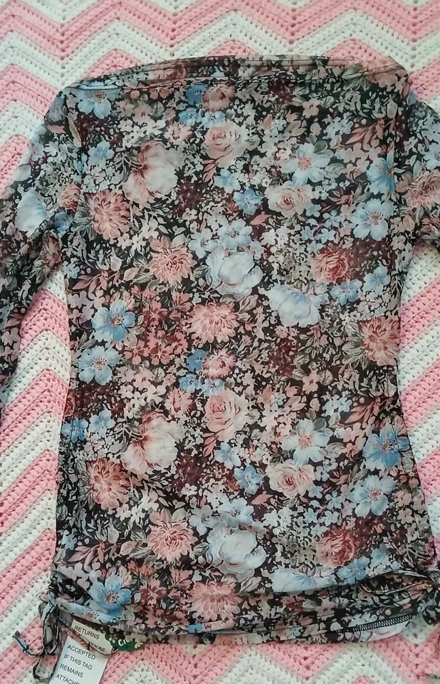 NEW Floral Sheer Long Sleeve Womans Medium Top - photo 2