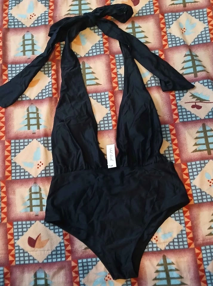 New 2XL Womans Swimsuit Black 1 piece halter - photo 2