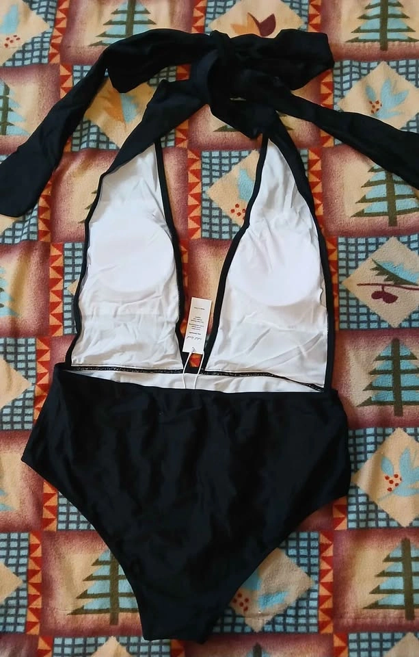 New 2XL Womans Swimsuit Black 1 piece halter - photo 3