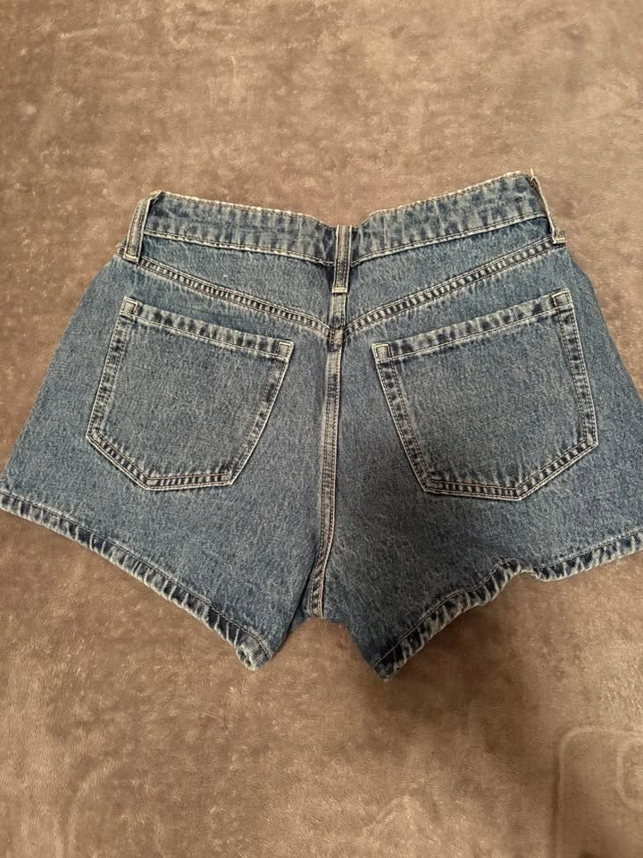 New Hollister Aline Embroidered Jean shorts Size 00/24 - photo 2