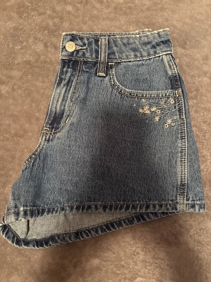 New Hollister Aline Embroidered Jean shorts Size 00/24 - photo 4