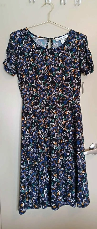 New Womans Medium Floral Dress