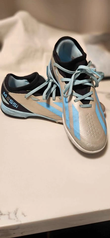 Messi (Adidas) Soccer Cleats - indoor - Size 4 1/2 kids