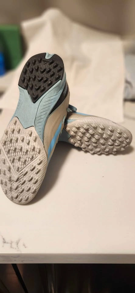 Messi (Adidas) Soccer Cleats - indoor - Size 4 1/2 kids - photo 2