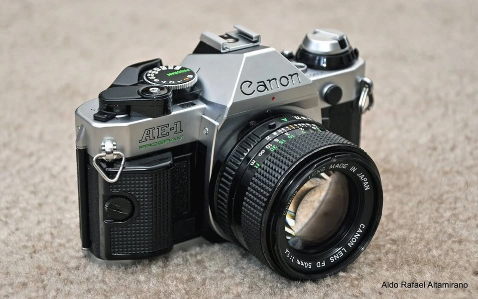 Canon AE-1 PROGRAM w/ 50mm lens & Vivitar flash