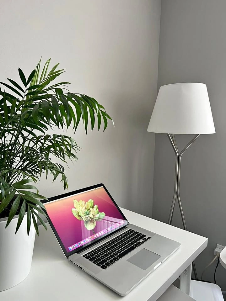 15" Macbook Pro i7 2.7Ghz/16GB Ram/512GB Storage