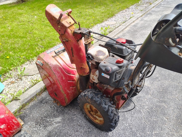 CRAFTMAN SNOW BLOWER
