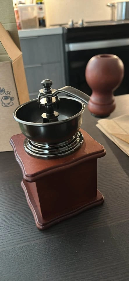 Vintage style manual coffee grinder - photo 3