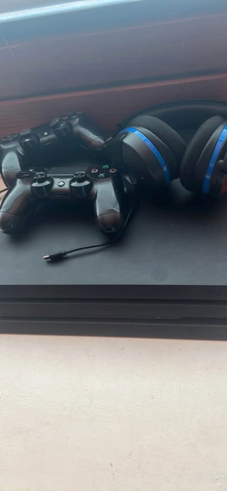 PS4 Slim Bundle – 2 Controllers + Headset – Great Condition - photo 2