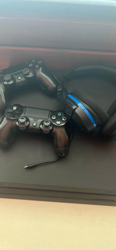 PS4 Slim Bundle – 2 Controllers + Headset – Great Condition - photo 3