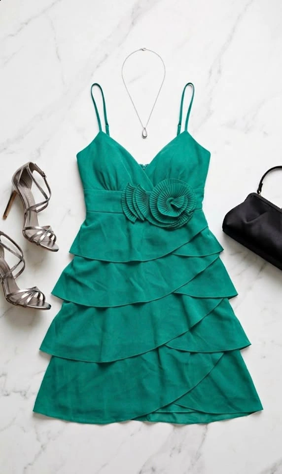 Gorgeous Max & Cleo Tiered Emerald Green Cocktail Dress (Size 4
