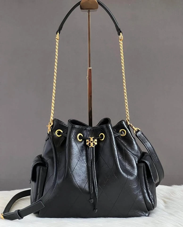FOR SALE ✨ Brand new Tory Burch Charlie Quilted Drawstring Shoul - photo 2
