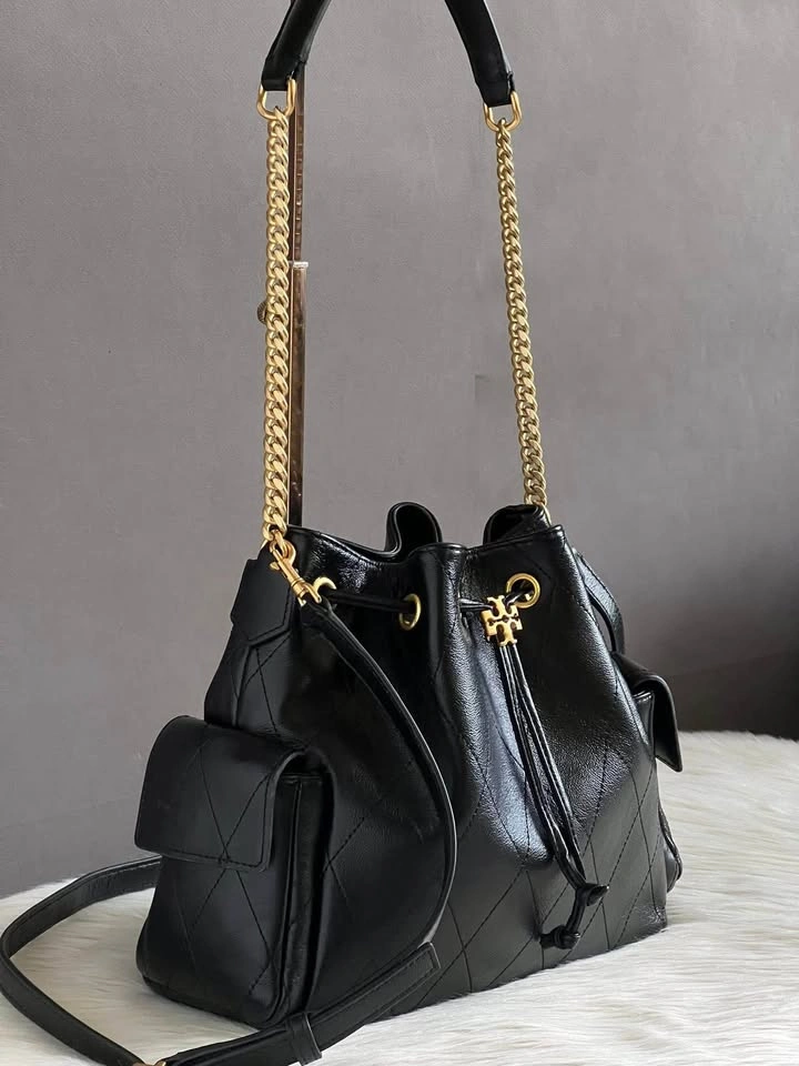 FOR SALE ✨ Brand new Tory Burch Charlie Quilted Drawstring Shoul - photo 3