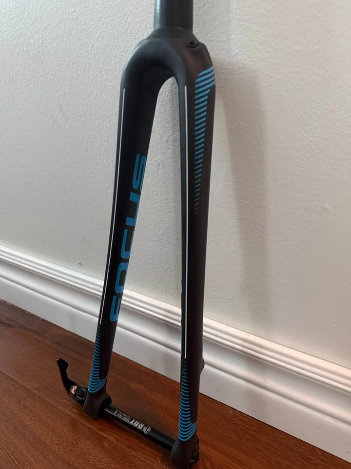 Carbon fork for road bike 1 1/8 tapered - photo 2