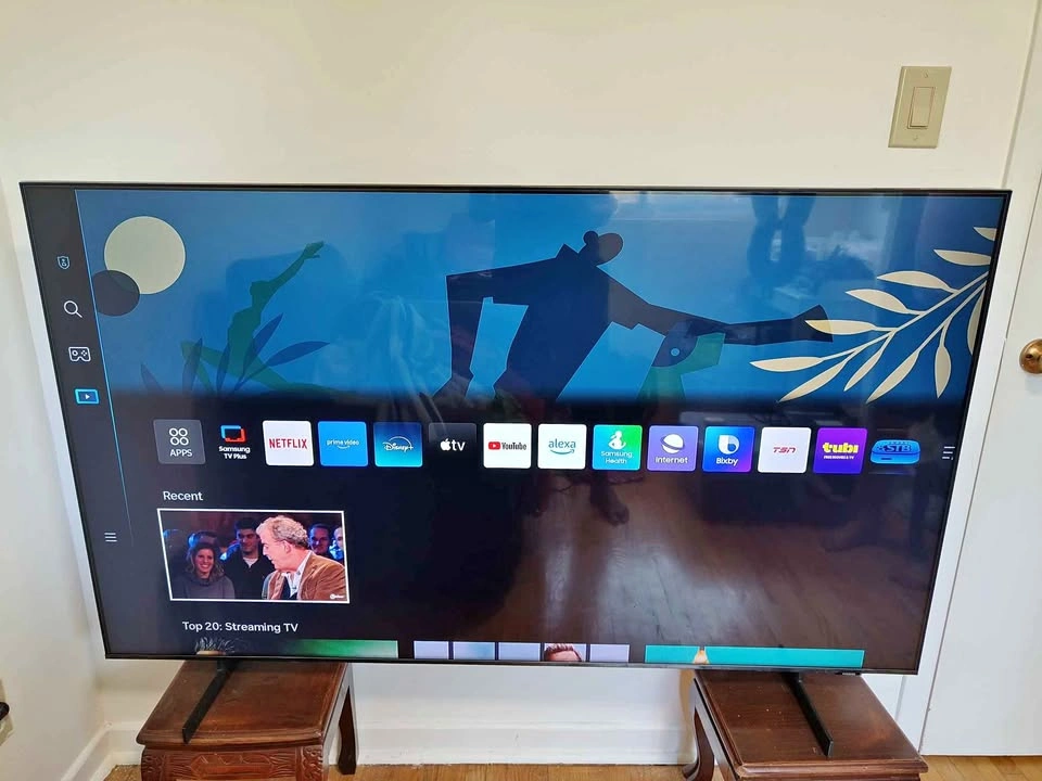 Samsung 65” Crystal UHD 4K Smart TV – Like New (UN65AU8000F)