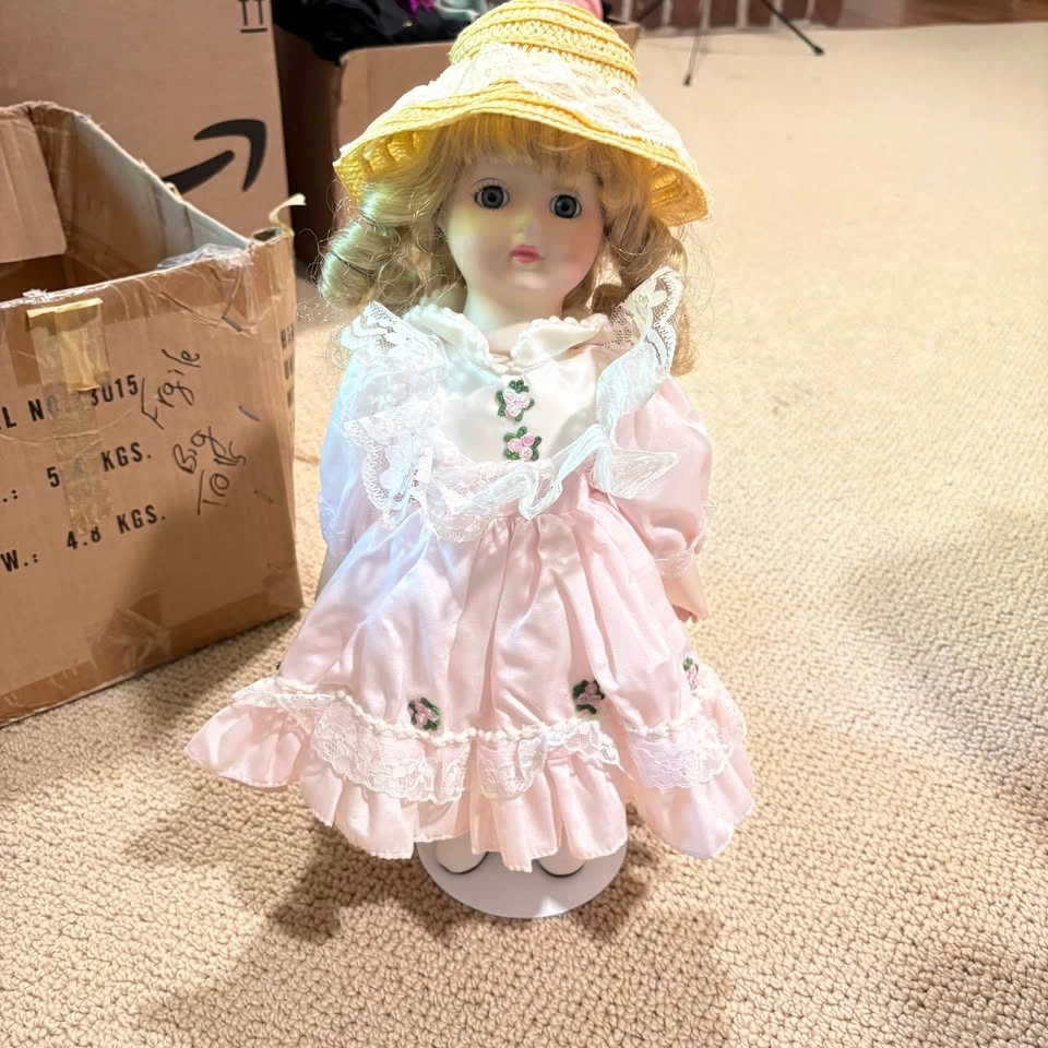 Vintage Porcelain Doll in Victorian Style - photo 2