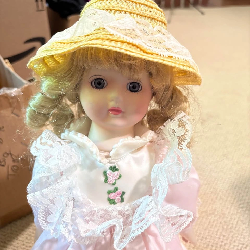 Vintage Porcelain Doll in Victorian Style - photo 3