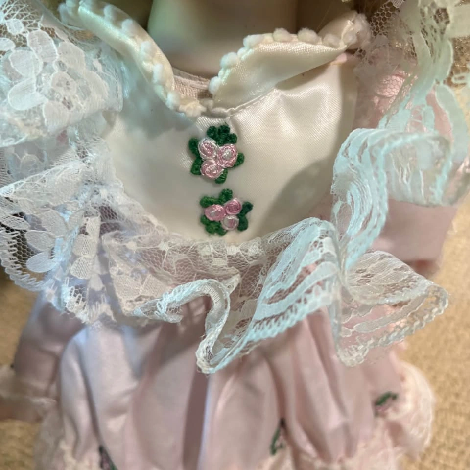 Vintage Porcelain Doll in Victorian Style - photo 4