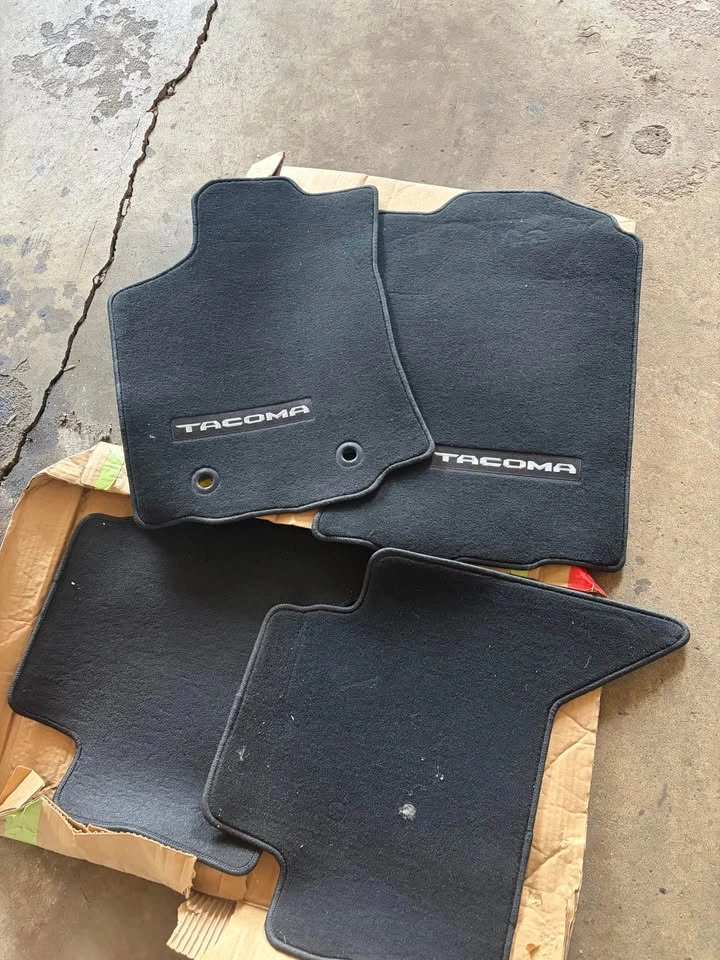 Brand new Tacoma Floor mats - photo 2