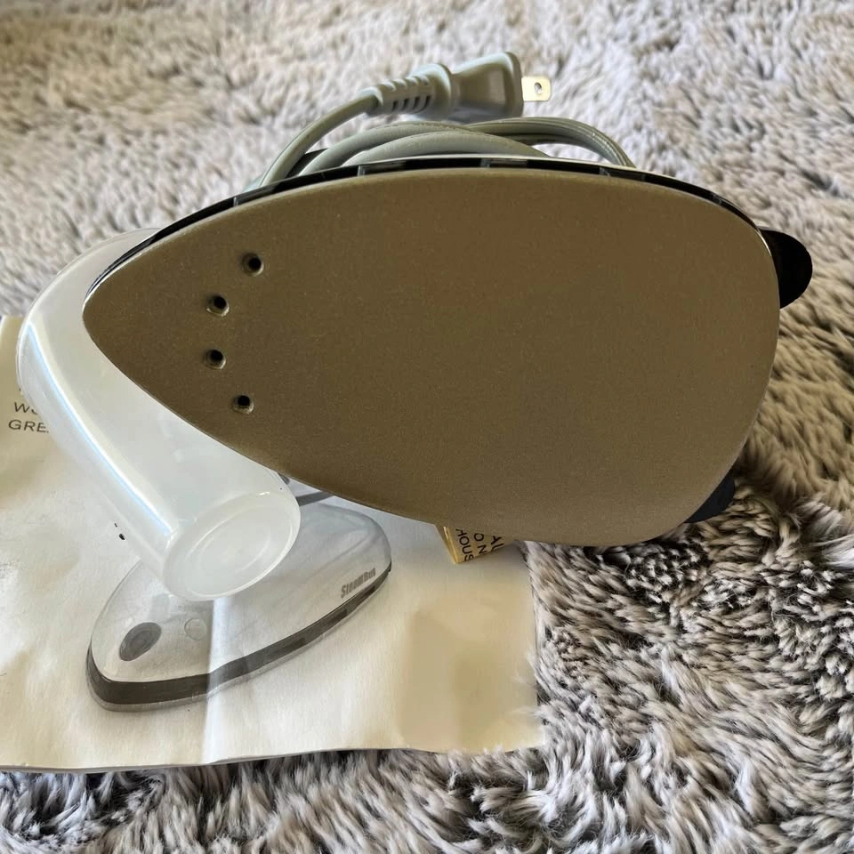 Brookstone Steam Bug Dual Voltage Travel Iron: never used - photo 3