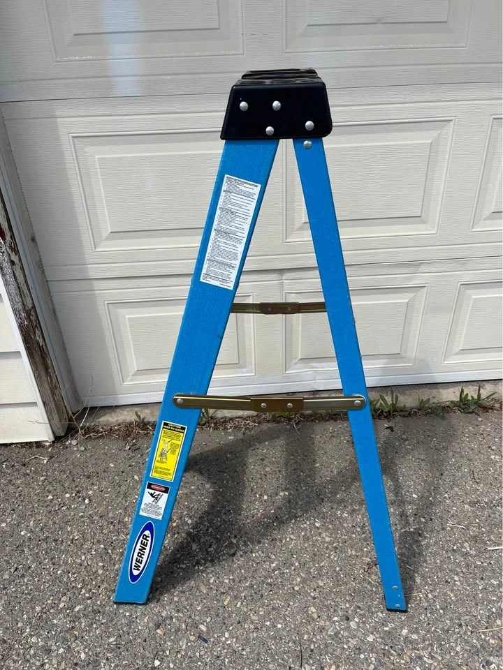 Werner FS104CA 4ft Step Ladder - photo 2