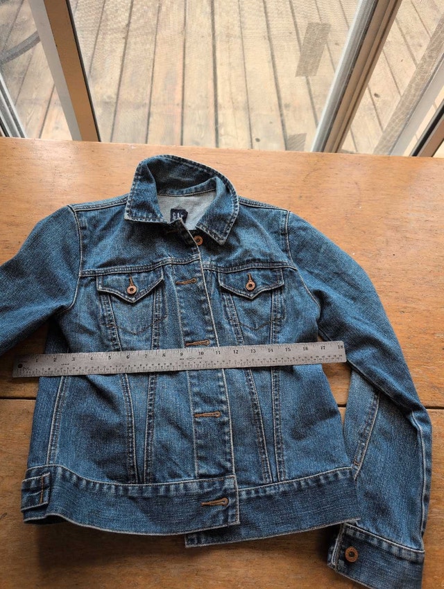 Gap Denim Jacket Woman's Small Jean Jacket