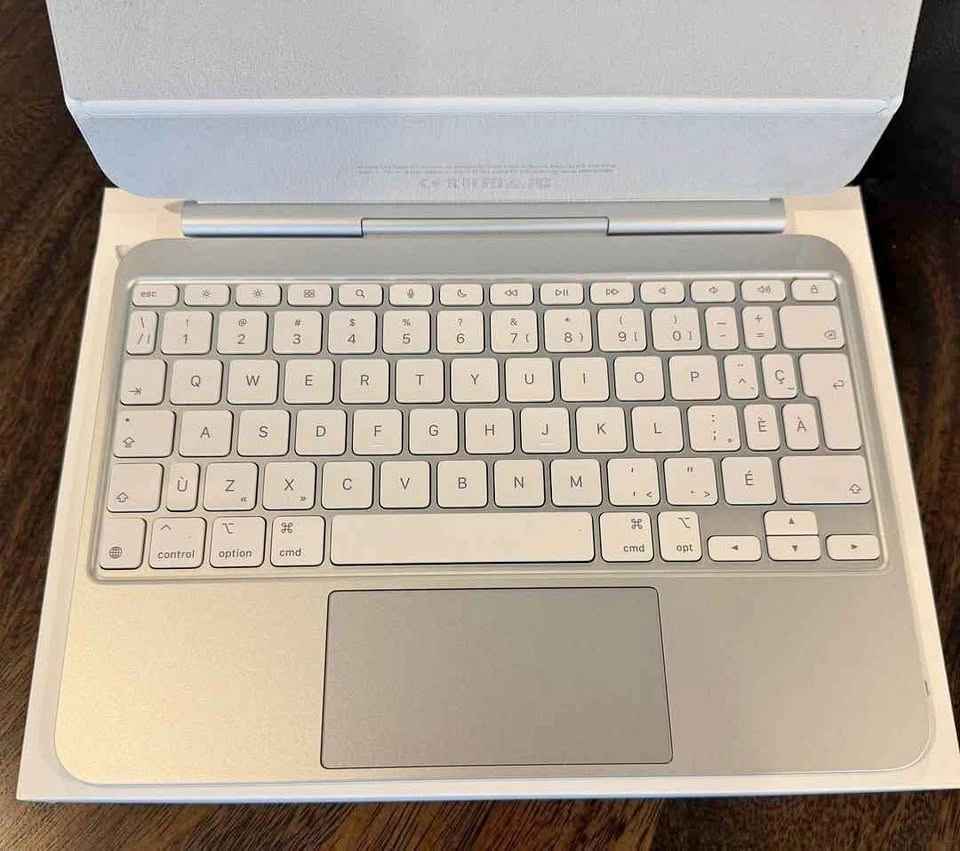 Magic Keyboard White 11-inch M4/M5