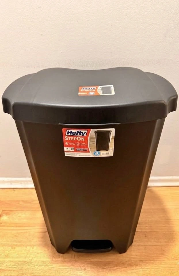 Hefty Kitchen Trash Can, 12.1 Gallon Step Garbage Bin