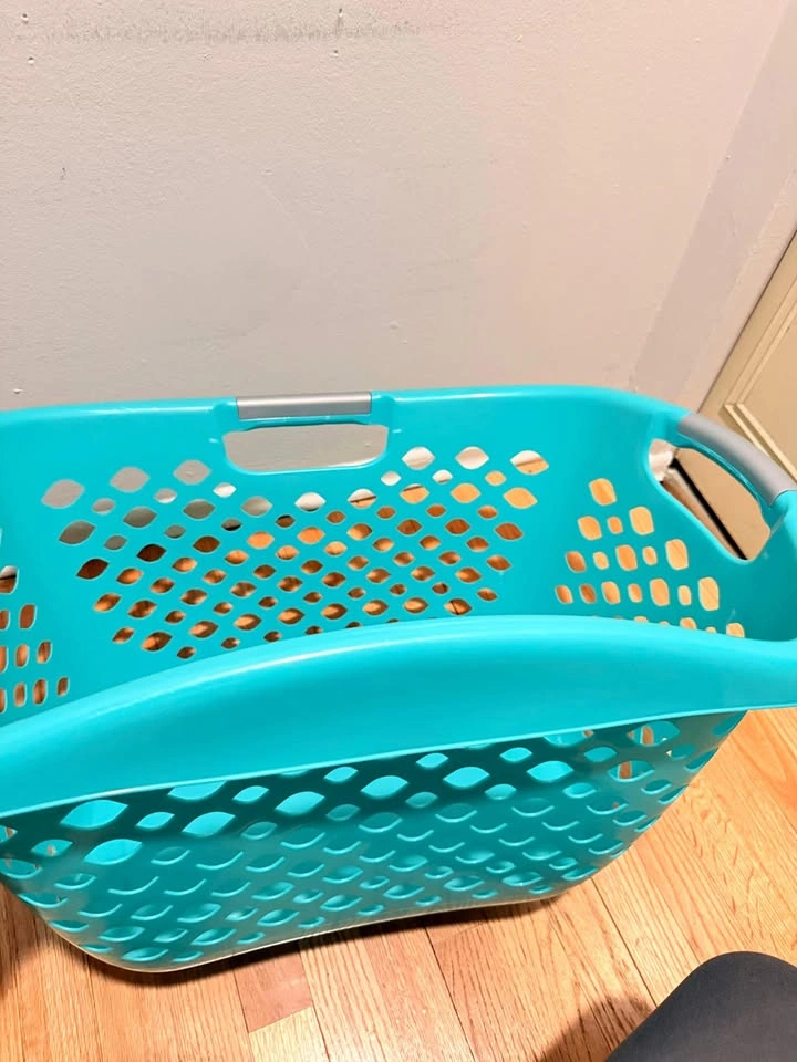 Hip Grip Plastic Laundry Basket