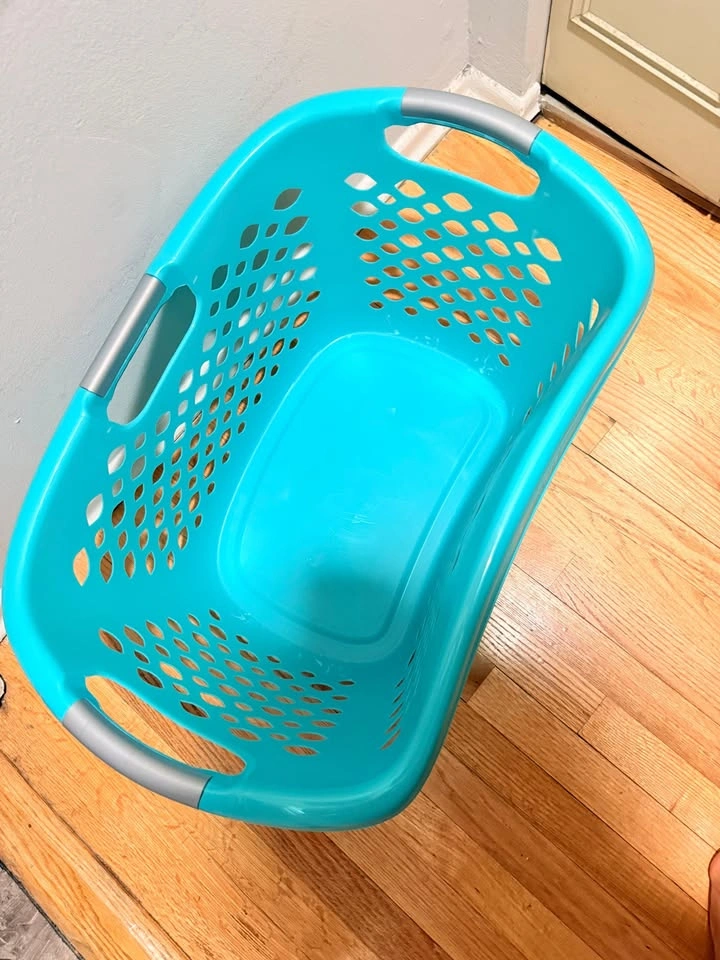 Hip Grip Plastic Laundry Basket - photo 2