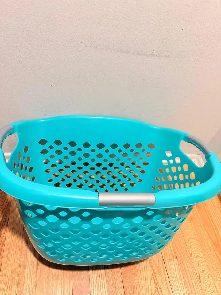 Hip Grip Plastic Laundry Basket - photo 3