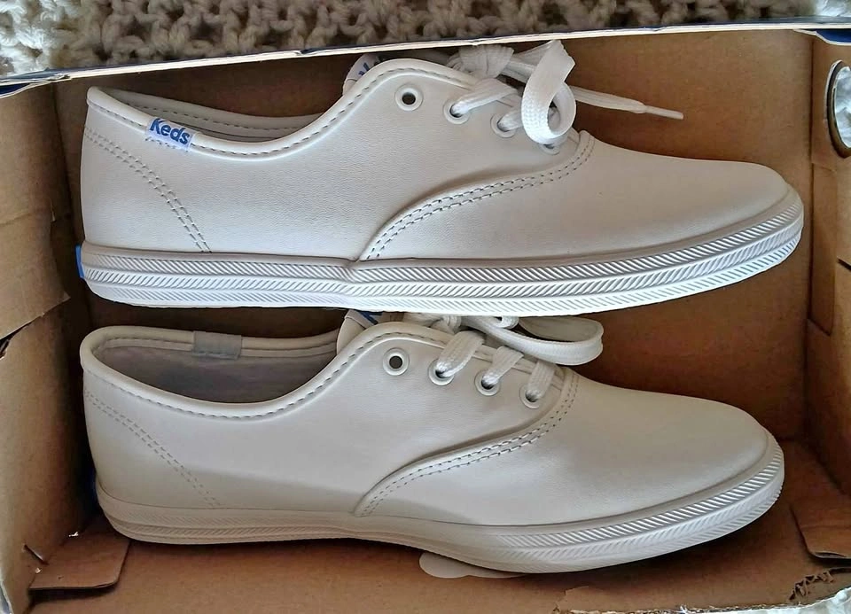 New Leather Size 2 youth Keds Shoes white
