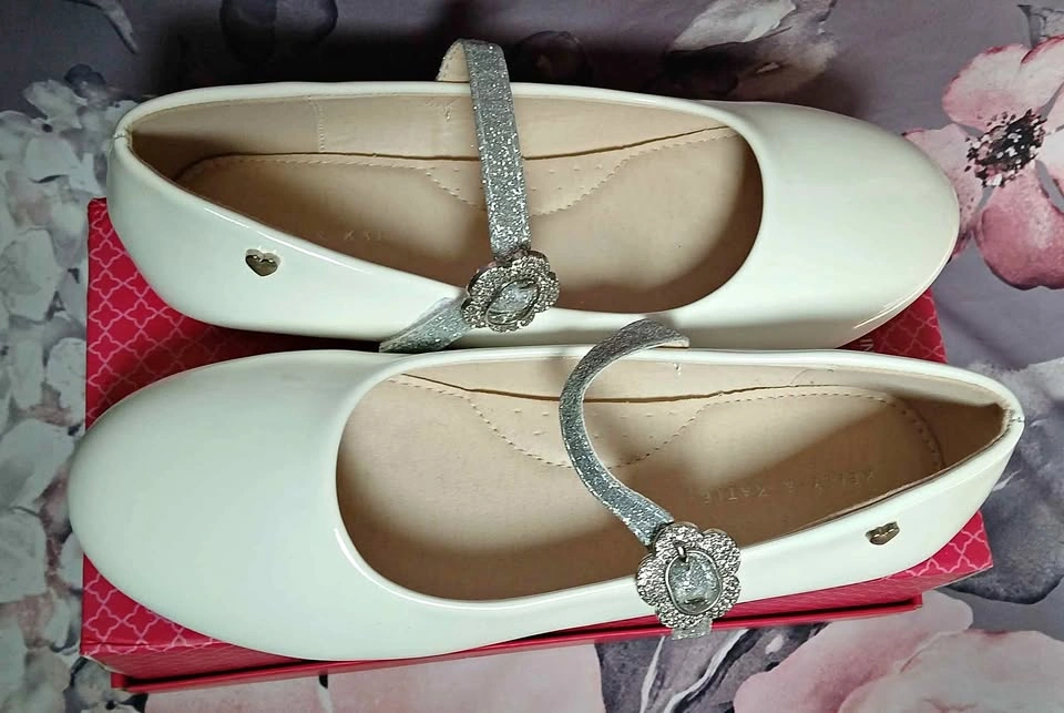 White Dress Shoes 5 youth