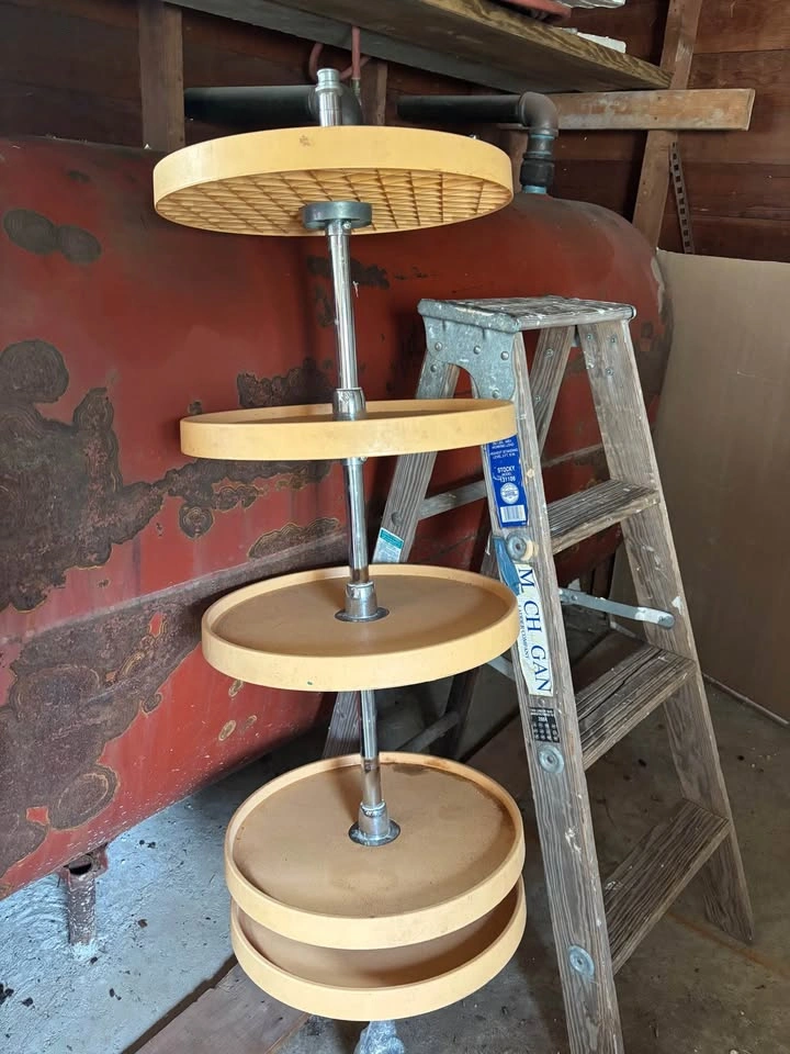 Rotating adjustable shelves for store - photo 3